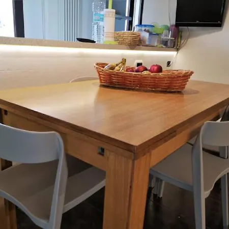 Poeti&misultin. Poesia E Sul Apartament